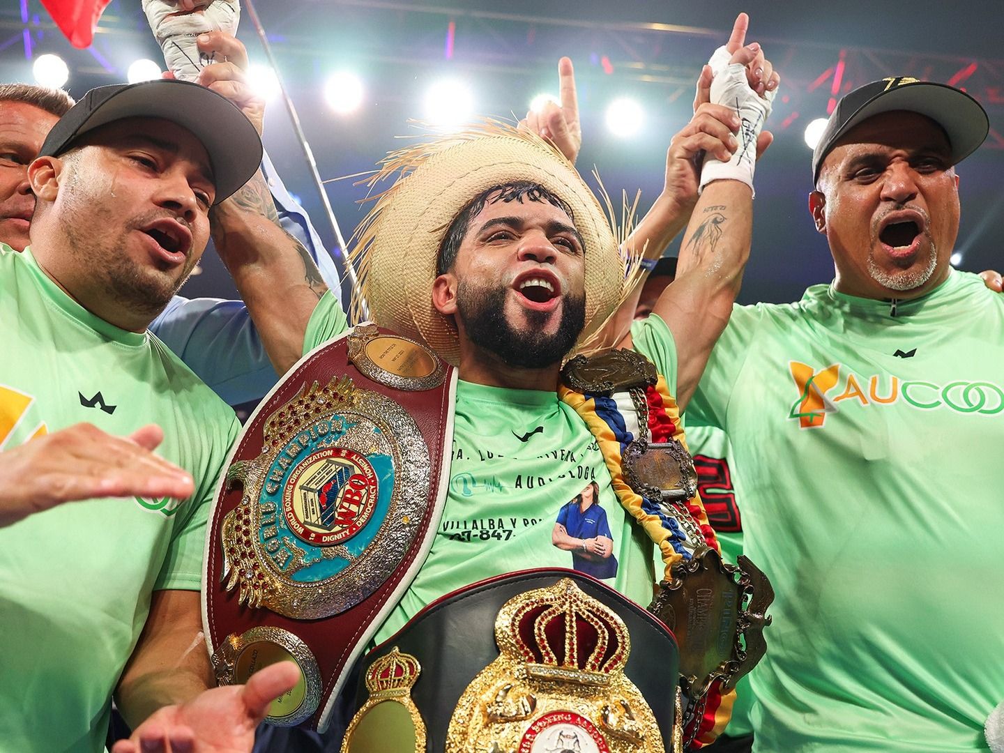 Oscar Collazo Retains Ring, Unified Titles After Bizarre Jayson Vayson Stoppage