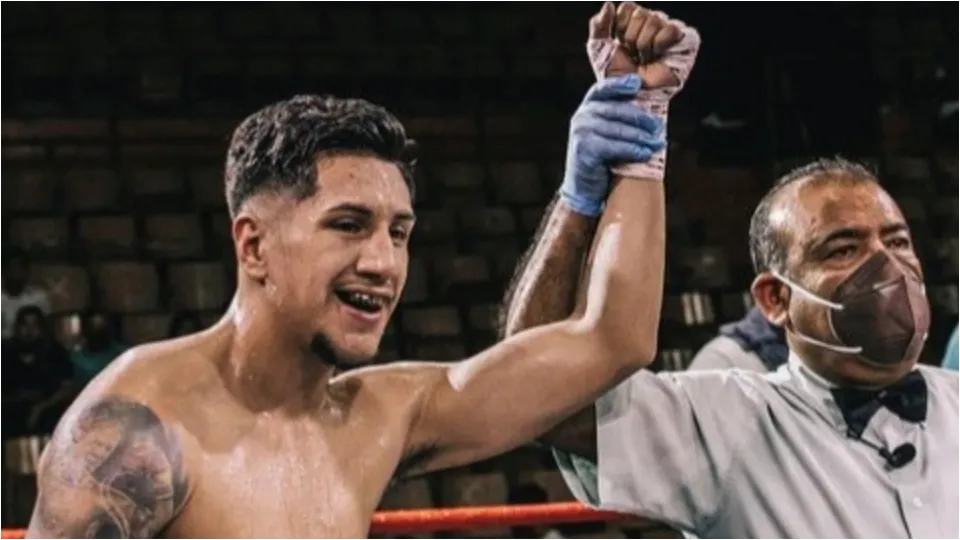 Fernando Vargas Jnr aims to upset the odds against Callum Walsh