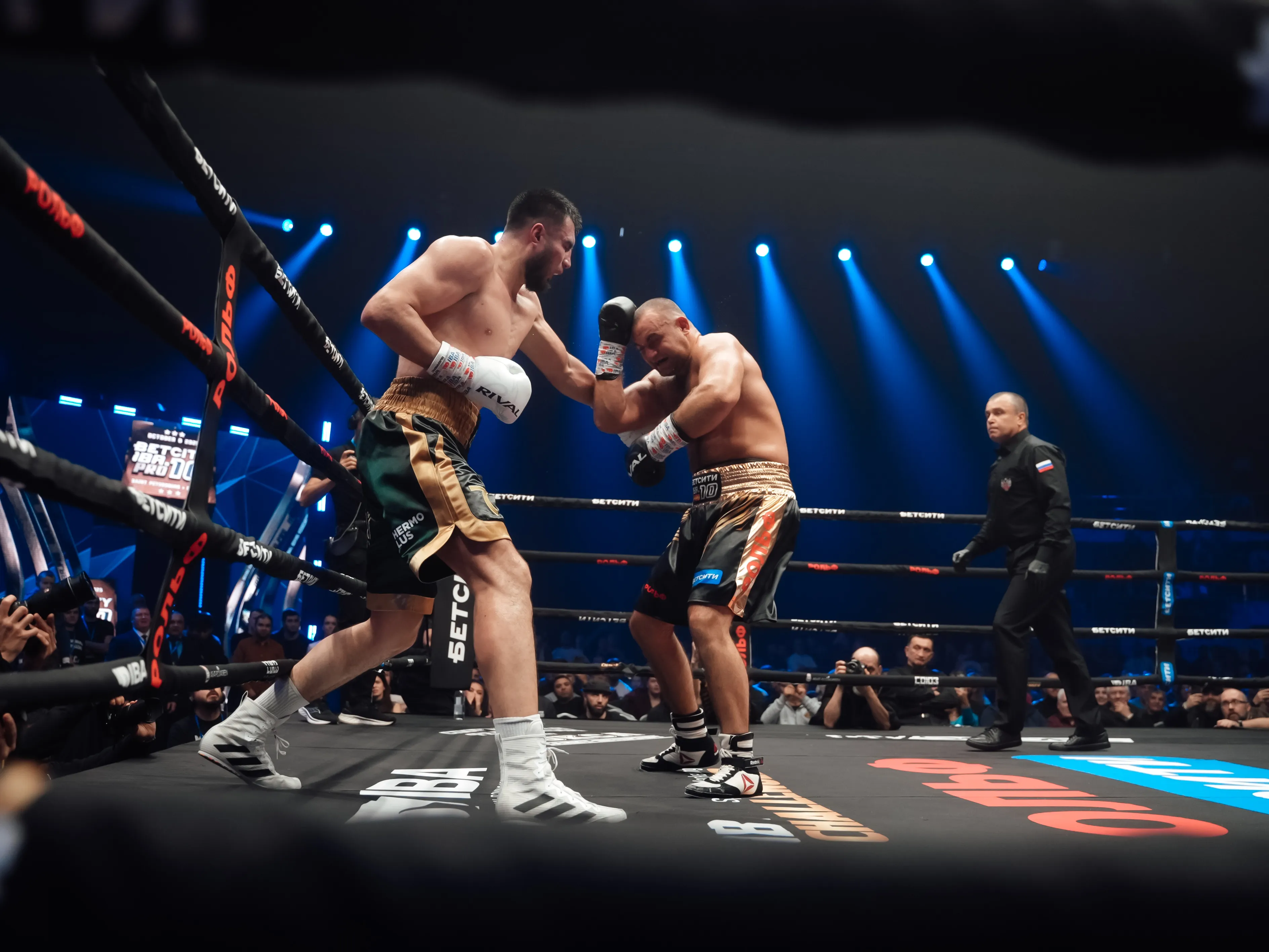 Bakhodir Jalolov wins but fails to impress against Vitaly Kudokhov