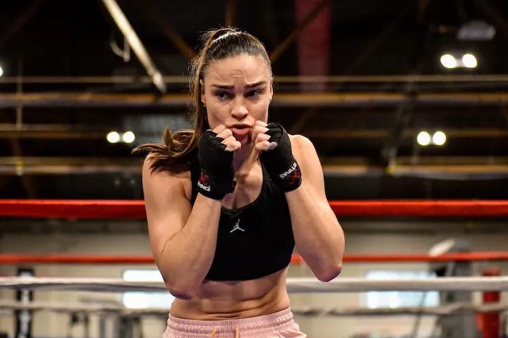 Caroline Veyre hopes to lure Alycia Baumgardner with win over Delfine Persoon