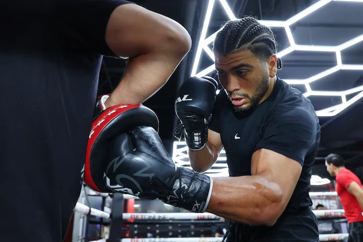 Neither Andy Cruz nor a world title can phase Raymond Muratalla