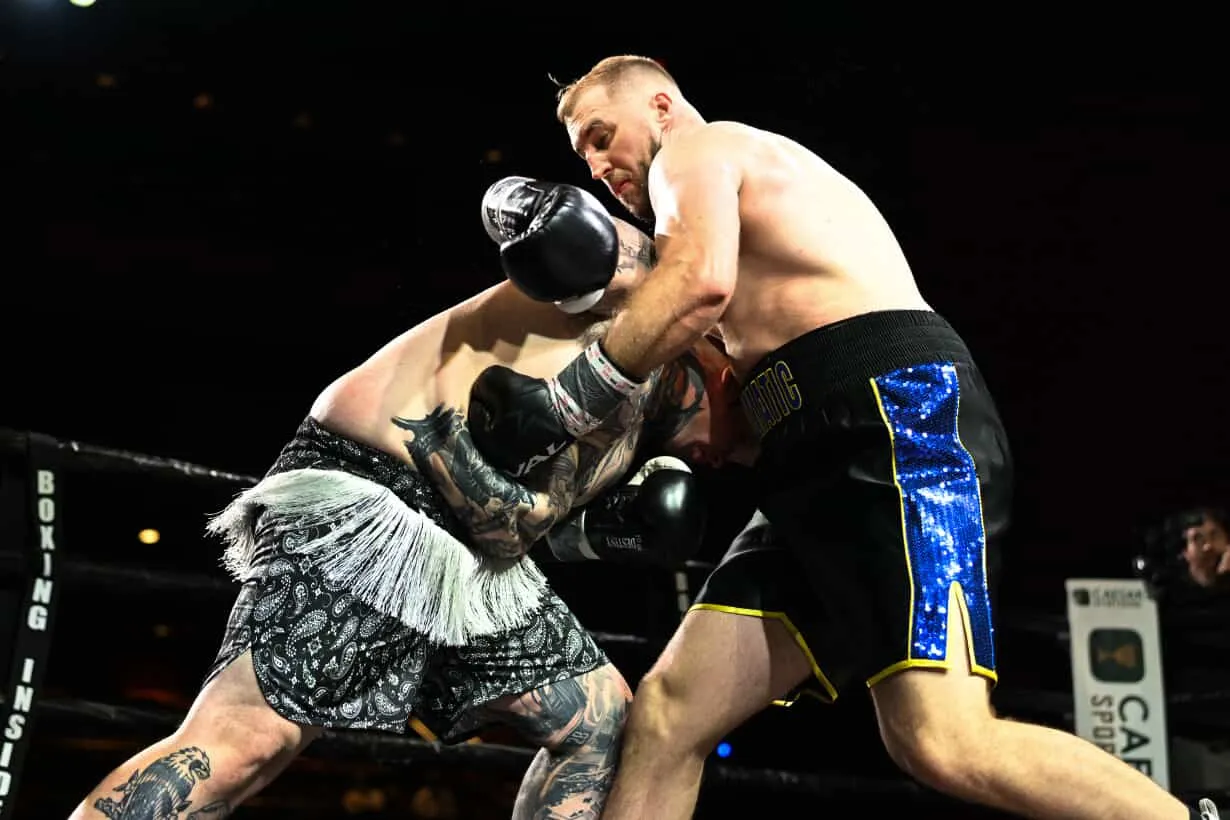Otto Wallin blows out overmatched Chris Thomas in two rounds