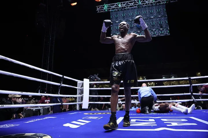 Craig Richards sends Dan Azeez packing with final-round KO