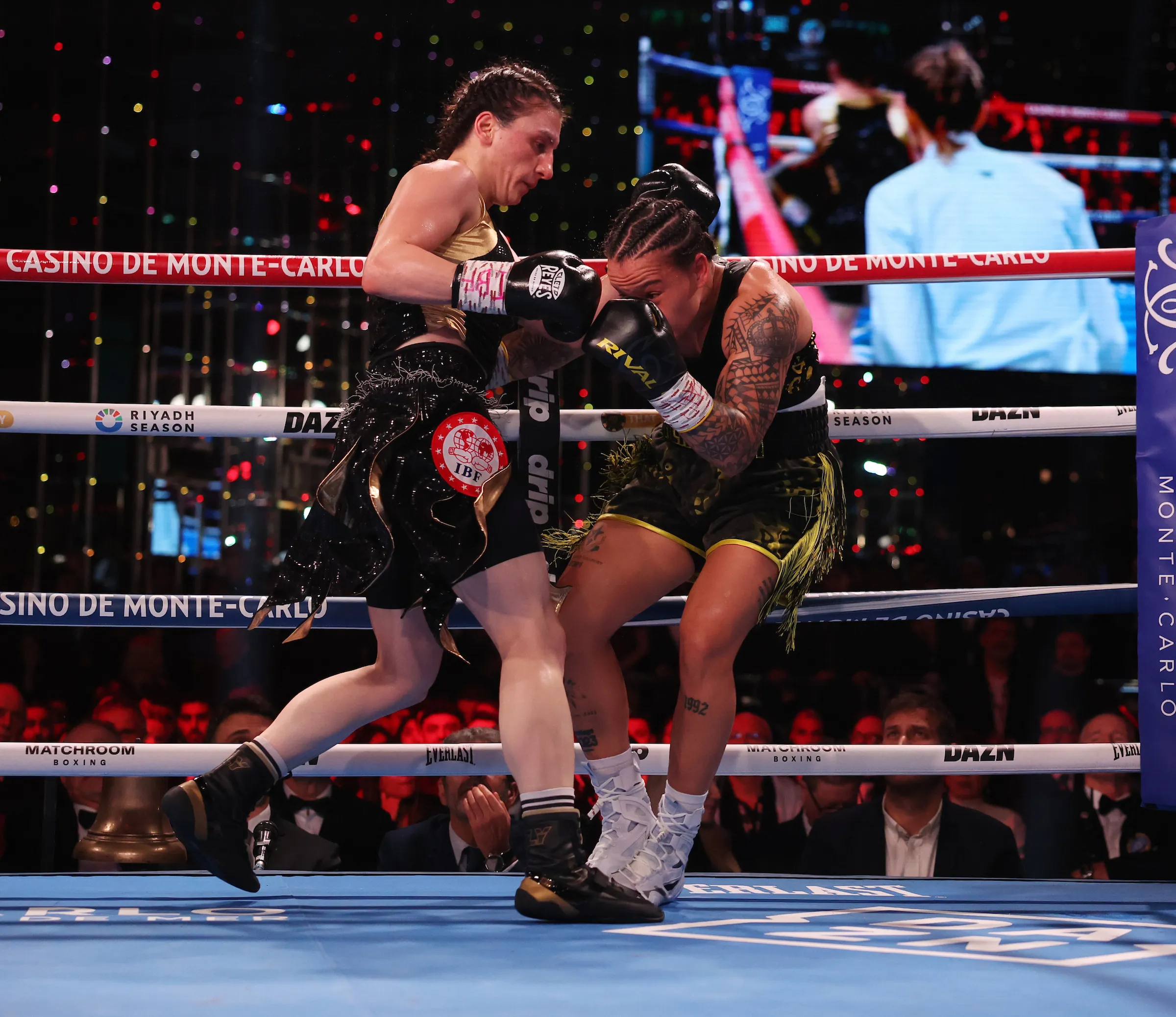 Elif Nur Turham wipes out Beatriz Ferreira to claim IBF lightweight title