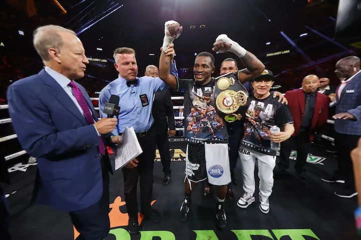 Erislandy Lara to now face Johan Gonzalez, as Alimkhanuly fights to clear name