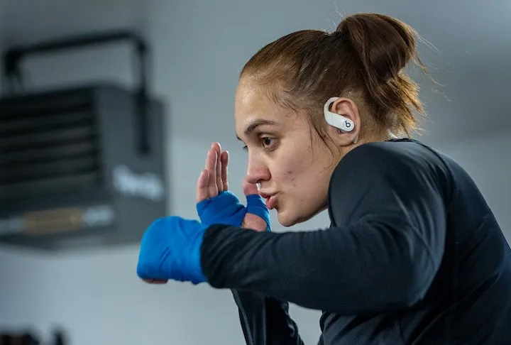 Reina Tellez officially replacing Erika Cruz against Amanda Serrano