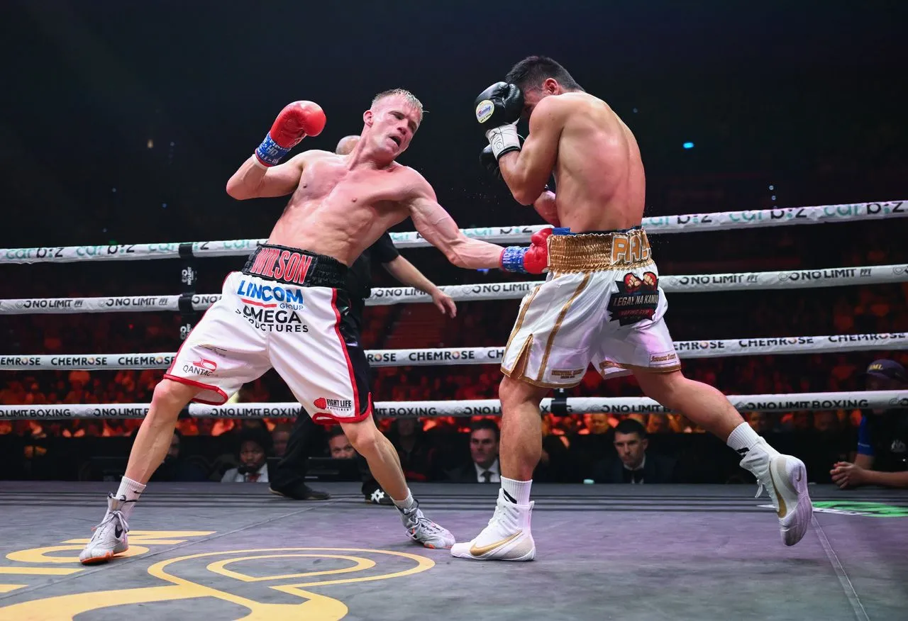 Clinical Liam Wilson stops Rodex Piala to stay on Emmanuel Navarrete’s heels