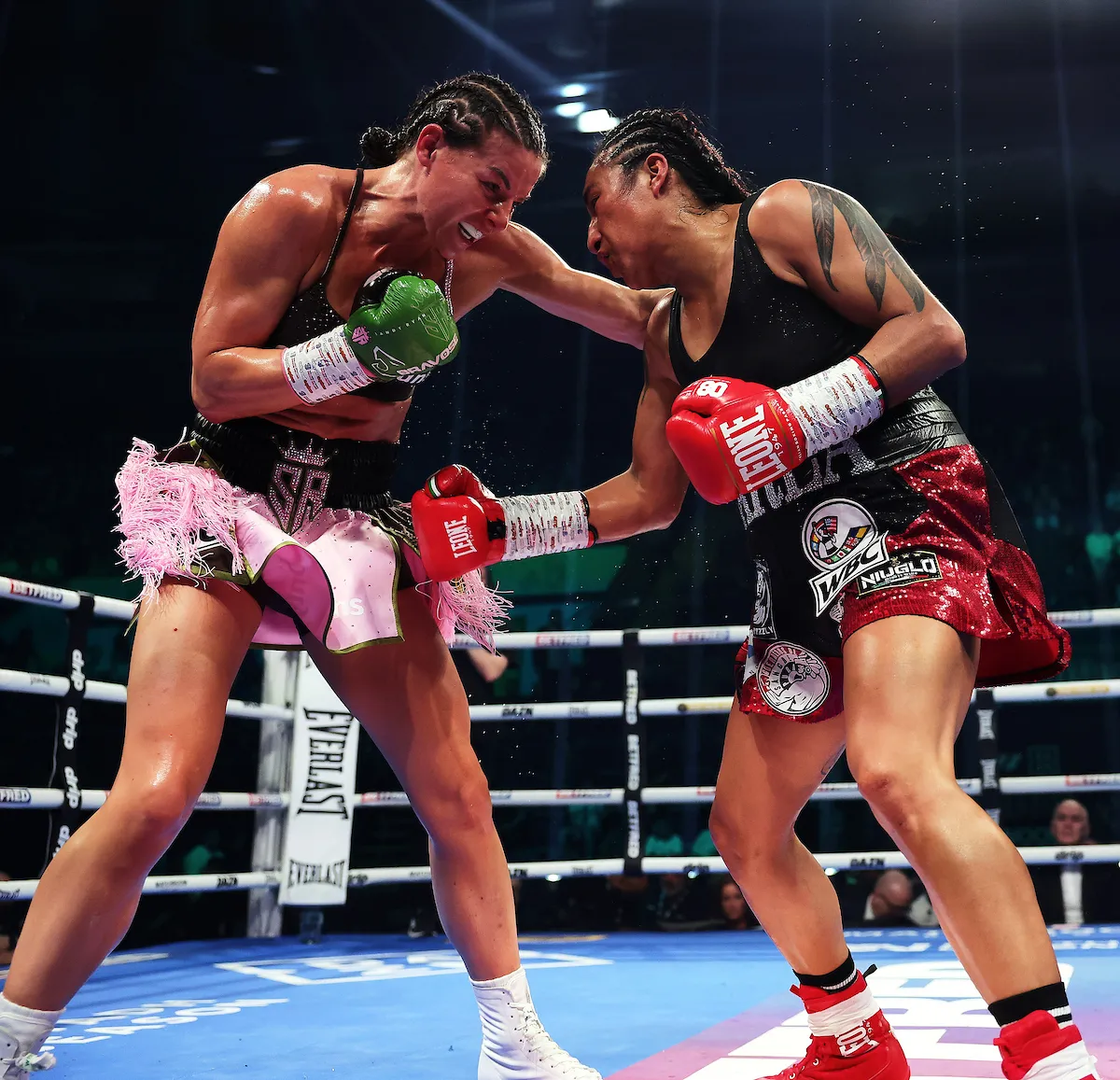 Sandy Ryan edges Karla Ramos Zamora for vacant WBC 140lb strap