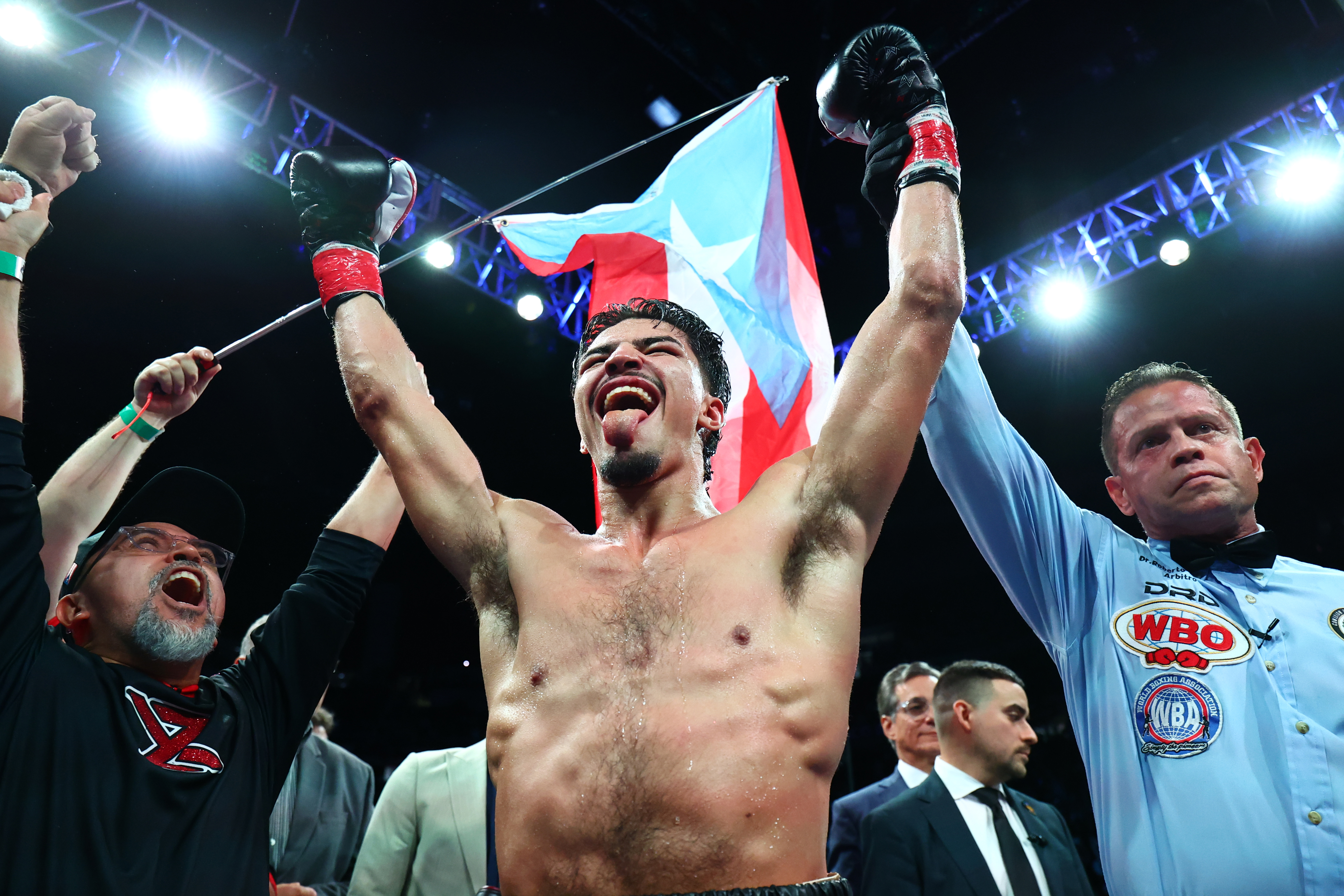 Zayas reaches out to Kelly to unify, promoter proposes two-fight deal