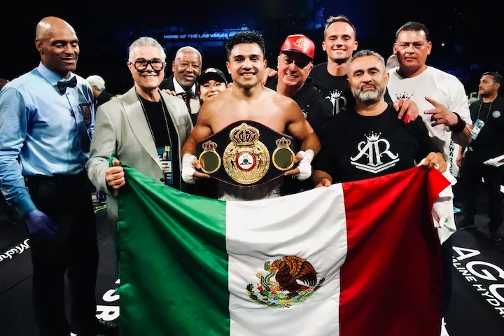 Jose Armando Resendiz-Jermall Charlo to land on Ramirez-Benavidez card