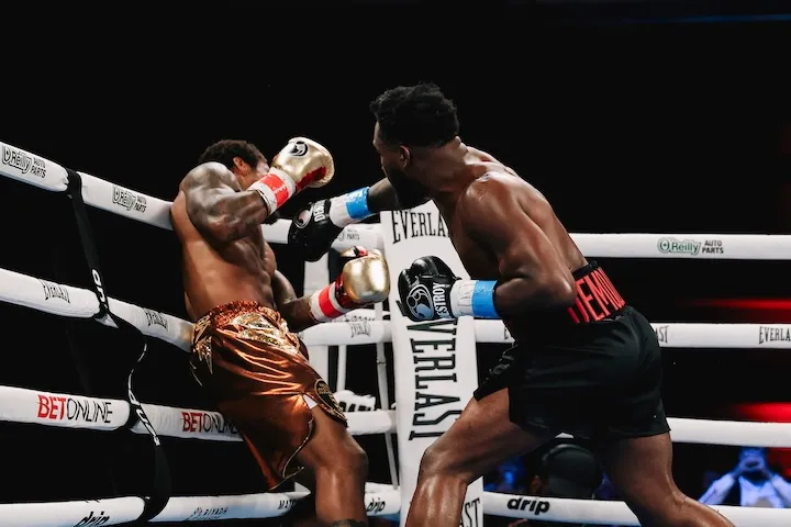 Carlos Adames wins one-sided unanimous decision over Austin Williams