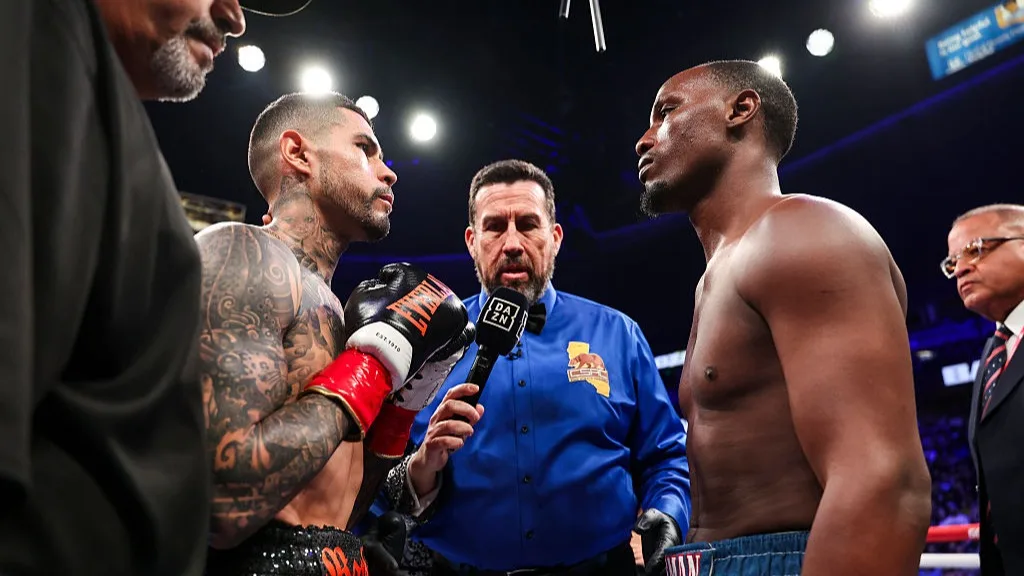 Kenneth Sims to continue career back at 140 after Barboza loss