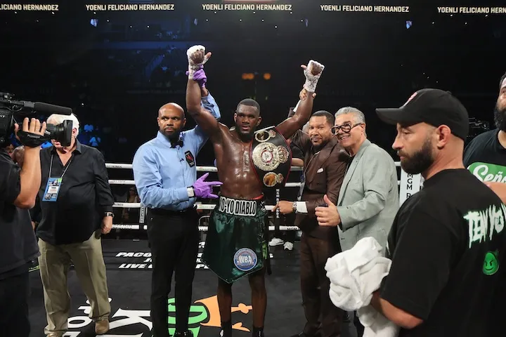 Yoenli Hernandez stops Terrell Gausha in a wide-open 154lbs division 