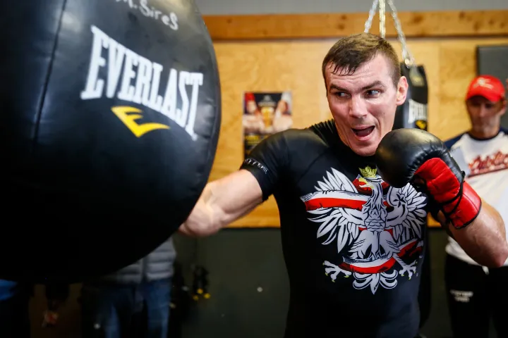 Mateusz Masternak reveals his admiration for Viddal Riley 'making sacrifices'