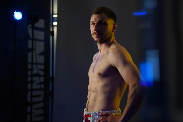 Maxi Hughes replaces Mark Chamberlain against Pierce O’Leary