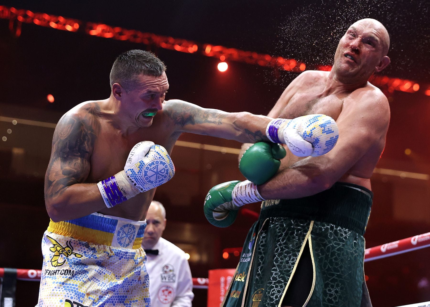 Aspinall ‘Absolutely’ Gives Verhoeven Chance Of Upsetting Usyk