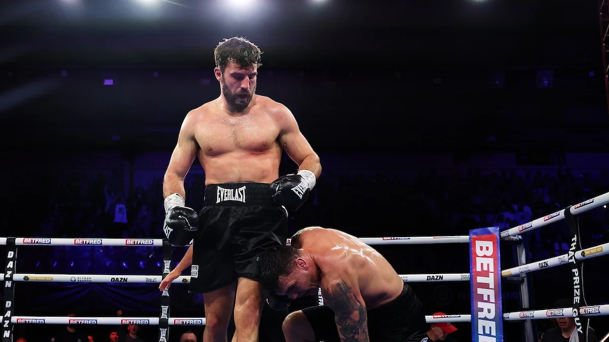 Pat Brown breaks down, stops Vasil Ducar in eighth round