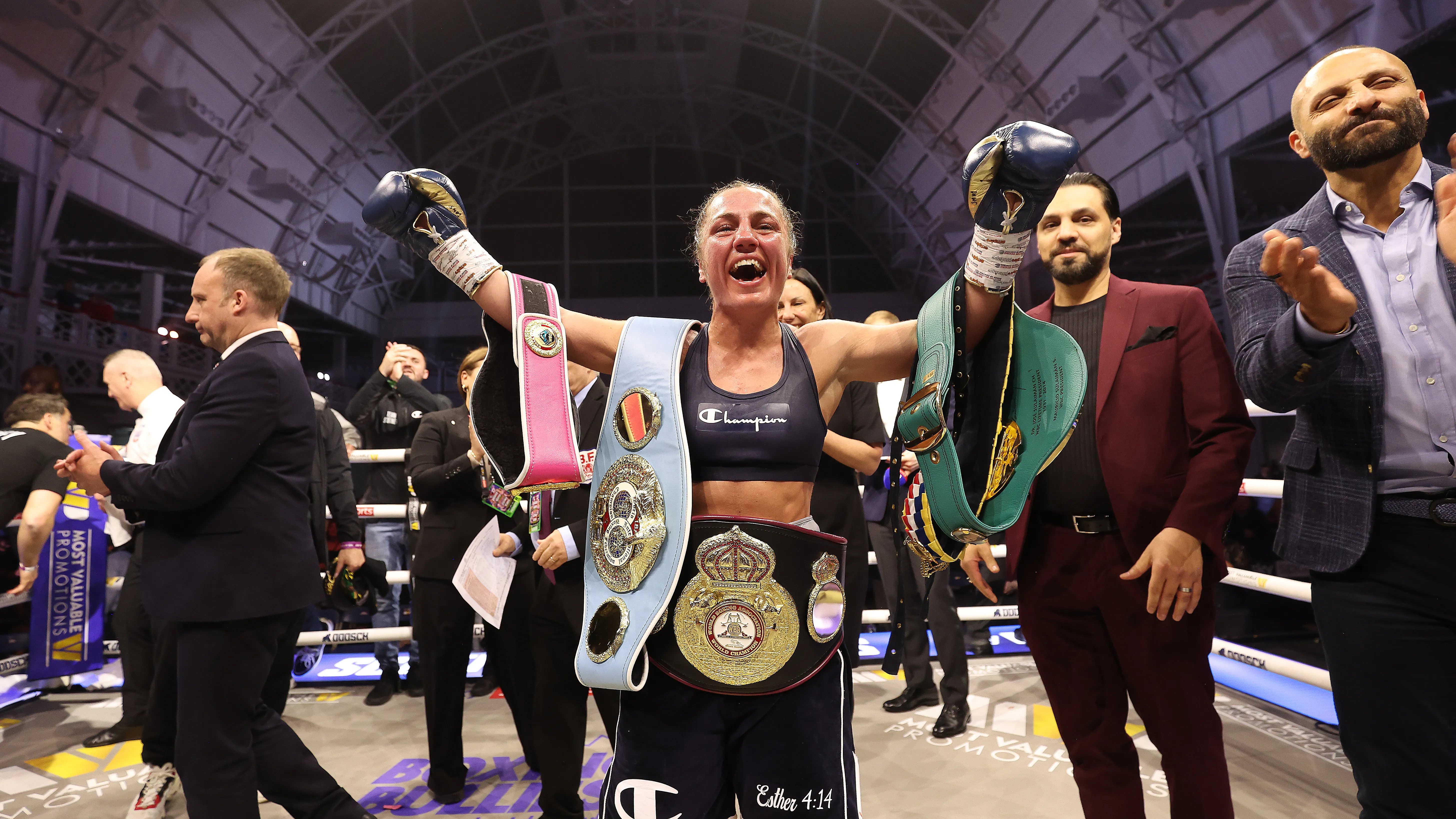 Ellie Scotney beats Mayelli Flores Rosquero to win undisputed 122lbs title