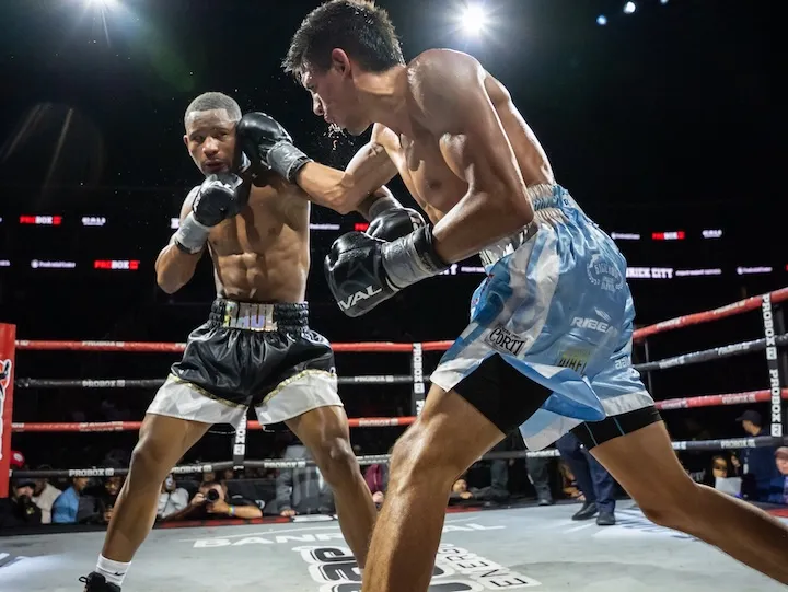 Francisco Veron digs deep to battle past Raul Garcia