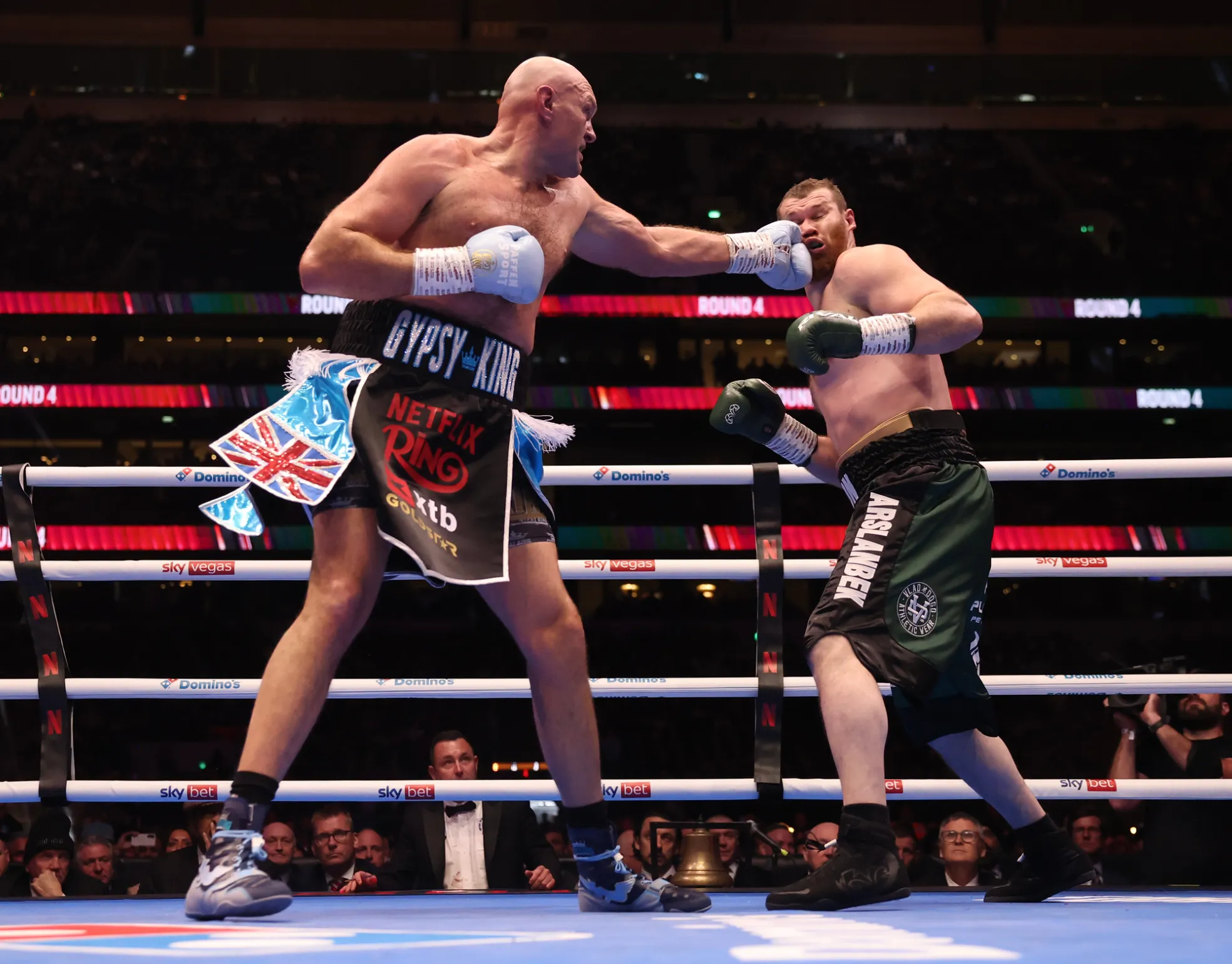Tyson Fury eases to victory on ring return against Arslanbek Makhmudov