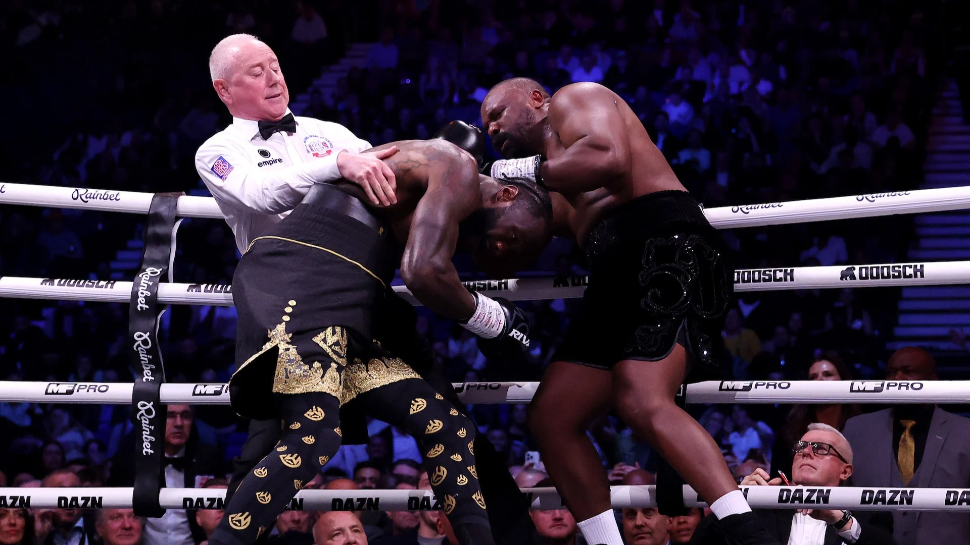 Wilder wins split decision in ugly brawl with Chisora