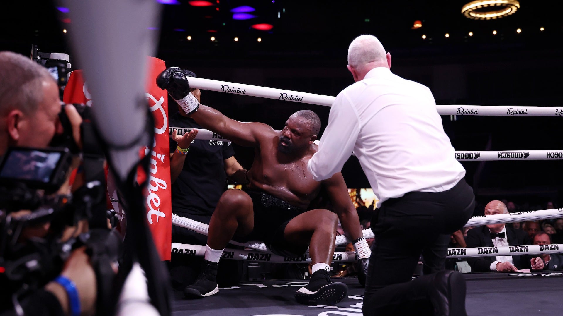 British Board choose not to punish Chisora-Wilder referee Mark Bates