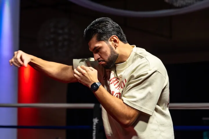 Jesus Ramos happy to show Yoenli Hernandez that experience matters