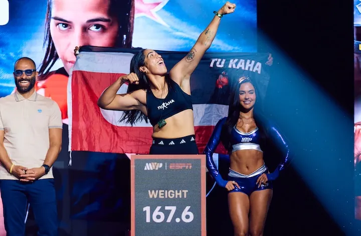 Lani Daniels stops Shadasia Green to capture two 168lbs titles