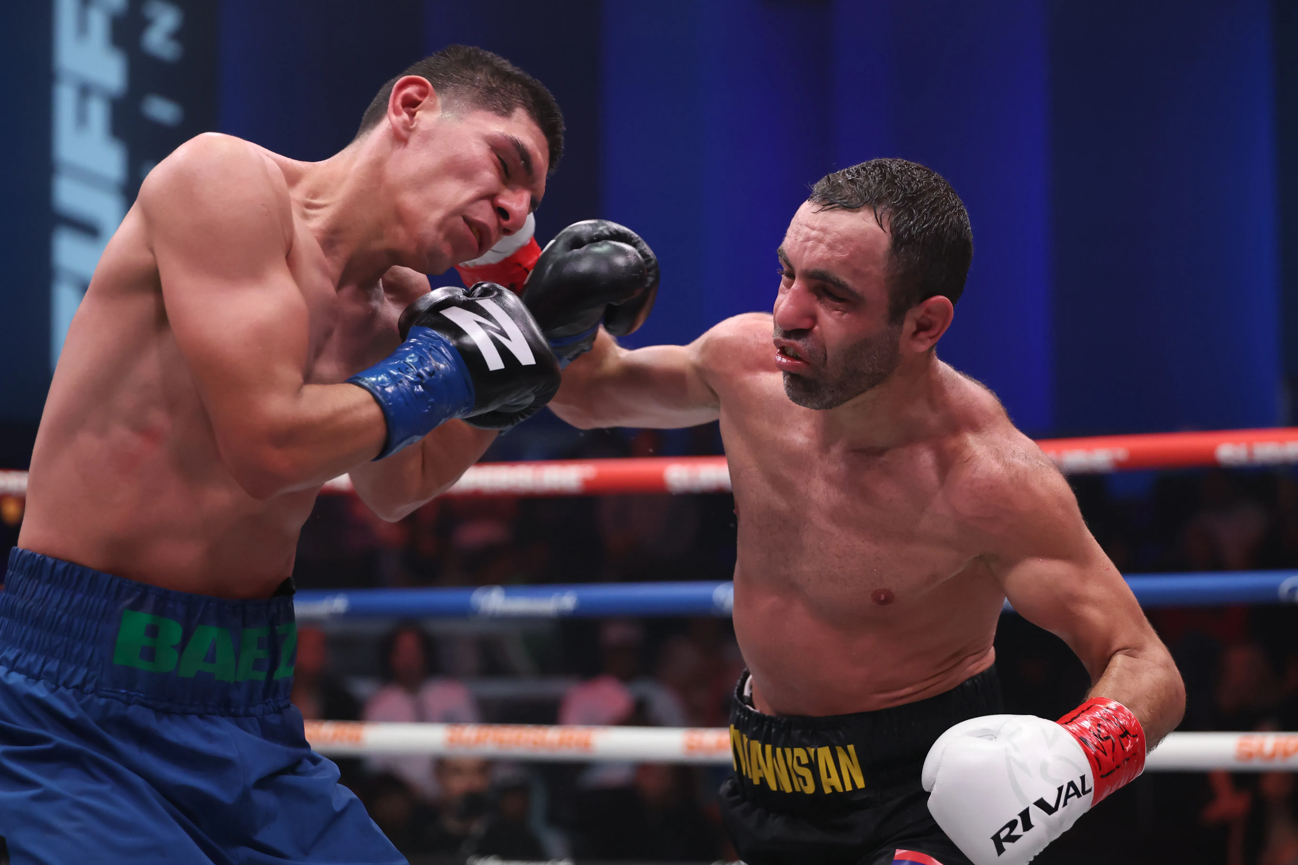 Azat Hovhannisyan fights through injury, outpoints Eduardo Baez