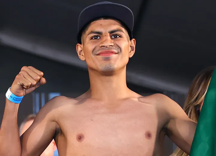 Abraham Montoya upends prospect Antonio Perez in split decision