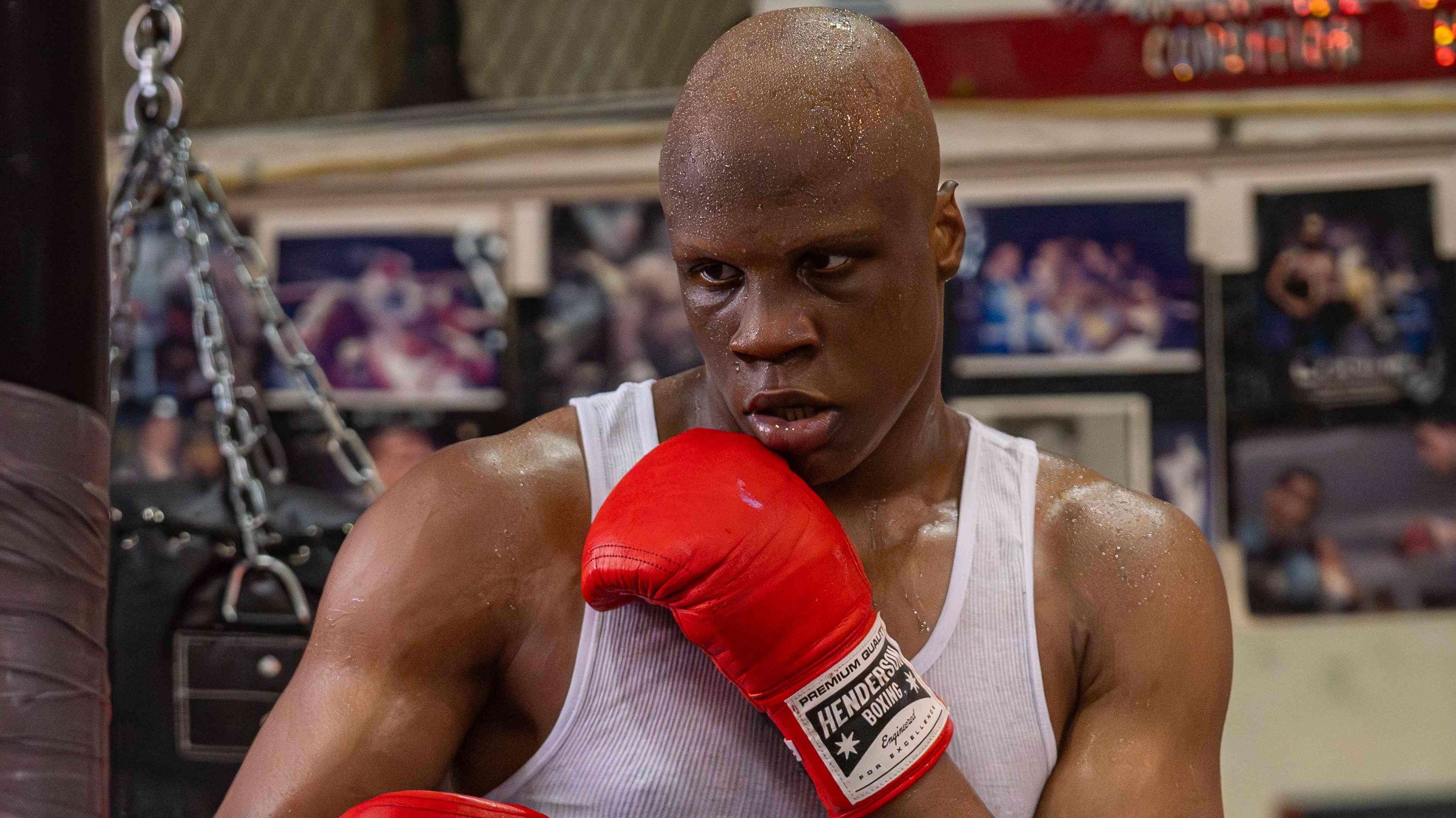 Now the headliner, Oberlton looks to make waves in boxing and fashion