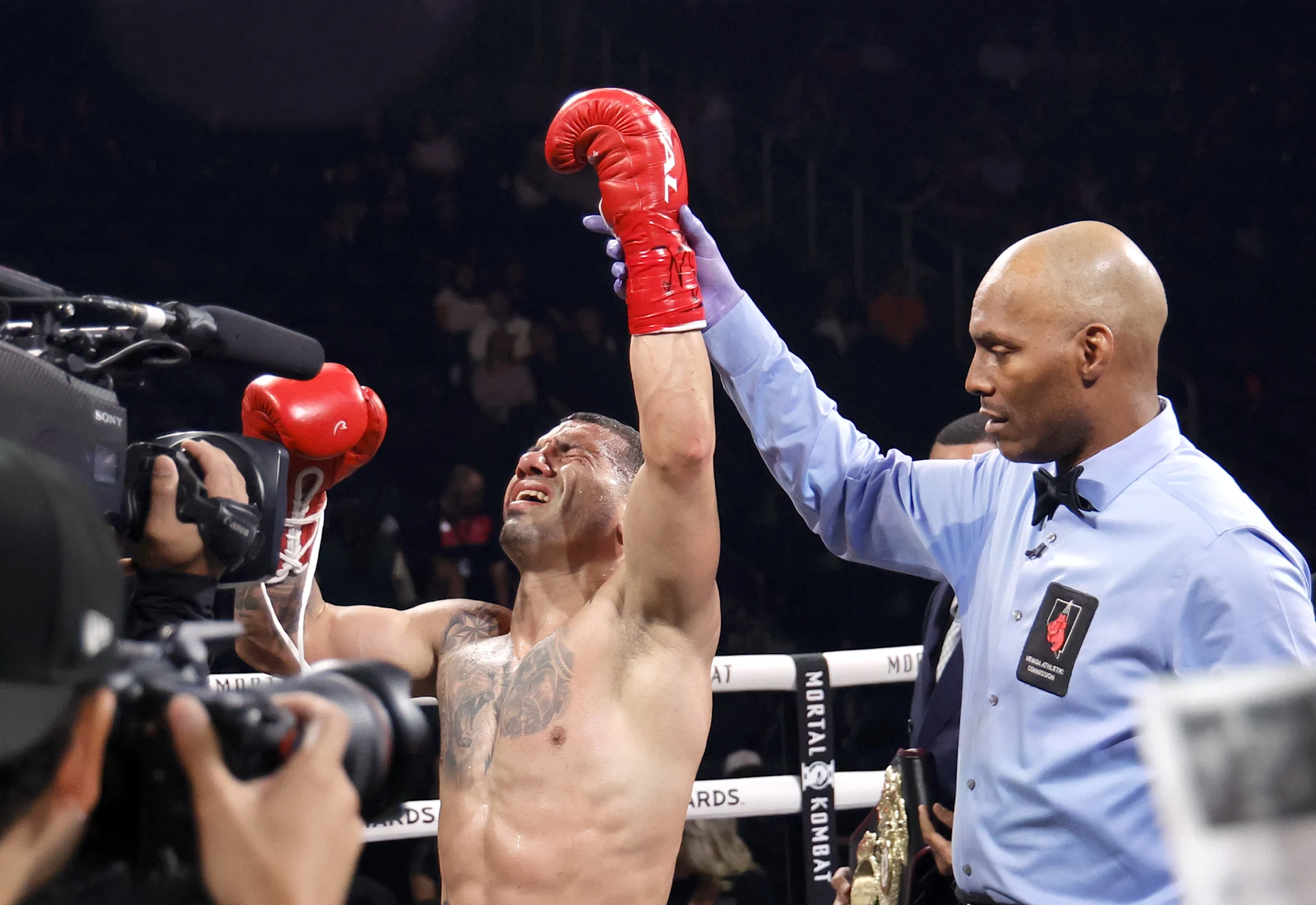 Flores overwhelms Lucero to earn upset victory