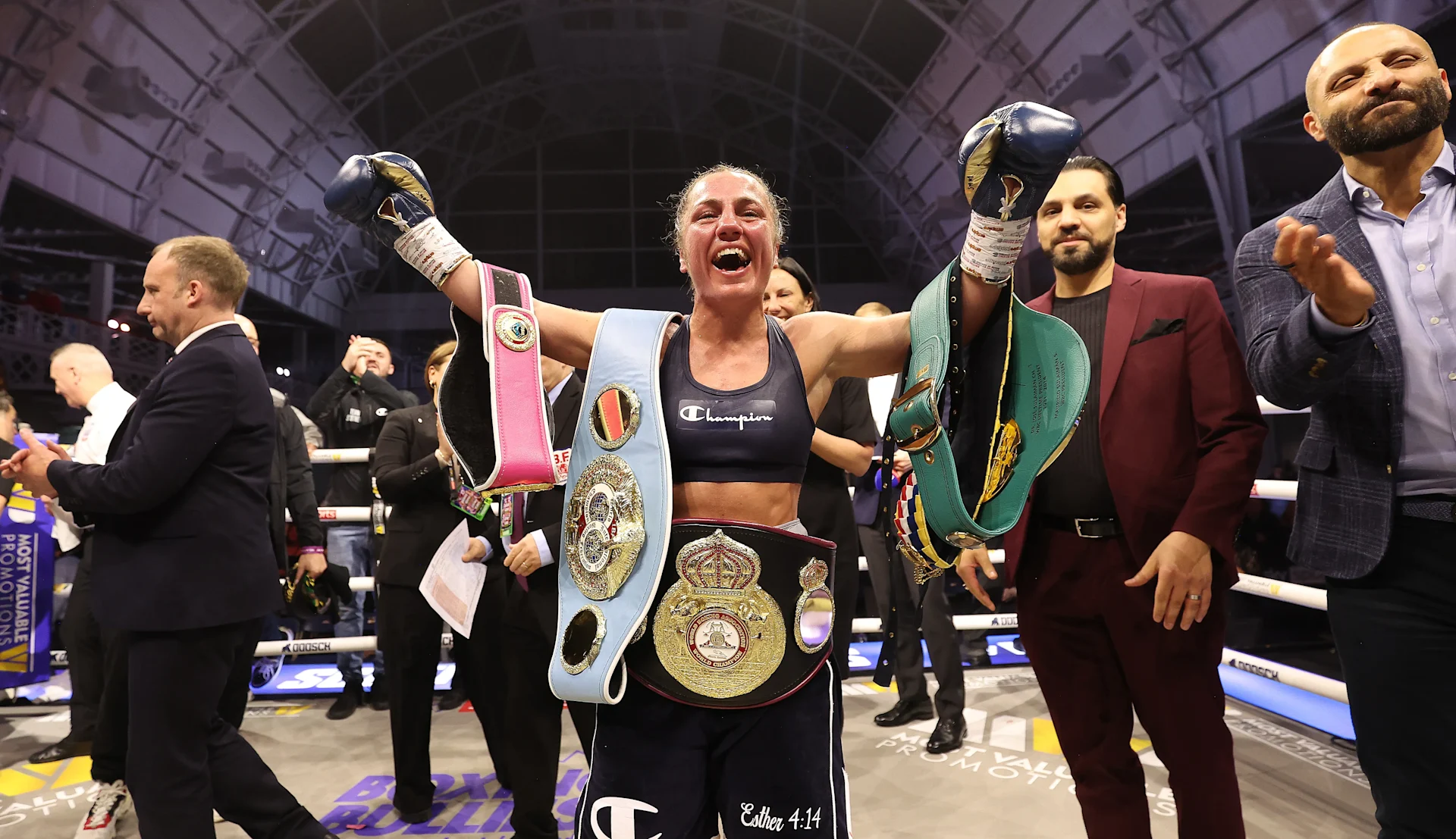 Undisputed champion Ellie Scotney announces move to featherweight