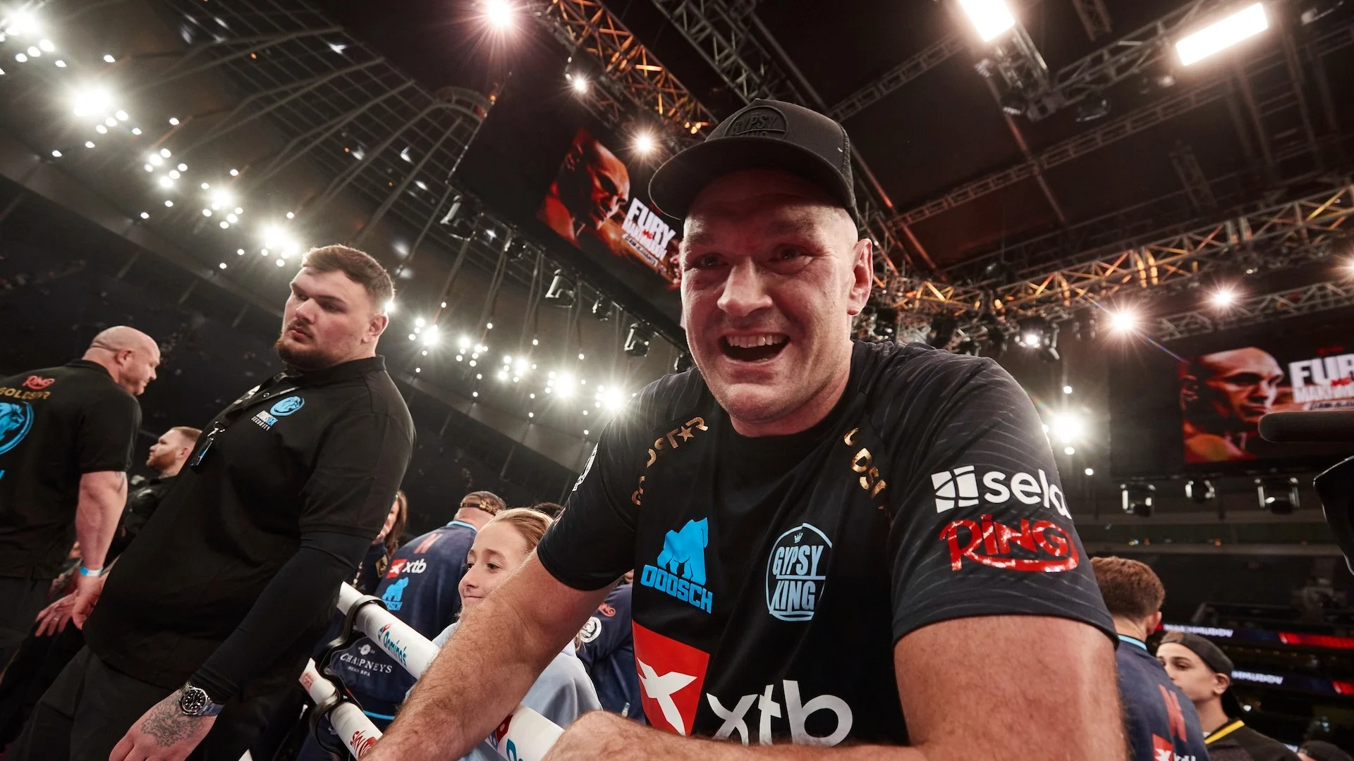 Joshua believes Fury should have stopped overmatched Makhmudov