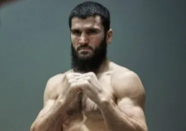 Beterbiev blasts Benavidez for backing out of planned bout