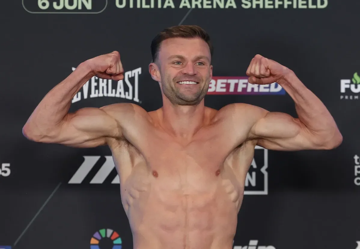Josh Padley defeats Aqib Fiaz by split decision in 130-pound war
