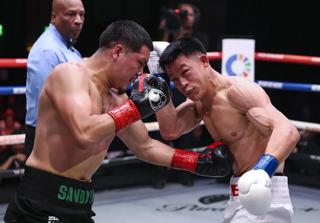 Cain Sandoval batters Brandun Lee to a decision win