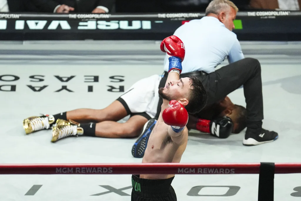 Valenzuela knocks out De Los Santos in second round of rematch