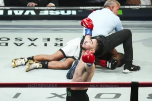 Valenzuela knocks out De Los Santos in second round of rematch
