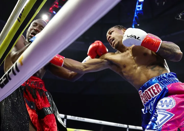 Wins for Delante Johnson and Deric Davis on Cleveland undercard