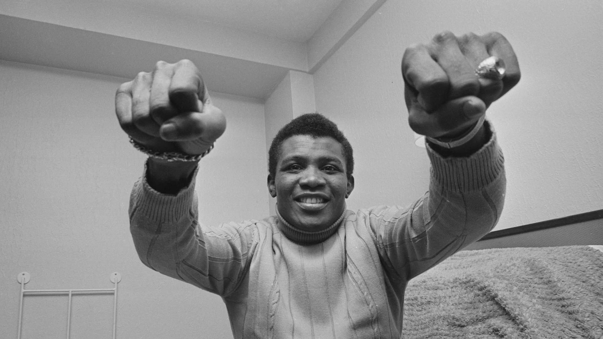 Former featherweight champion Jose Legra passes away aged 83