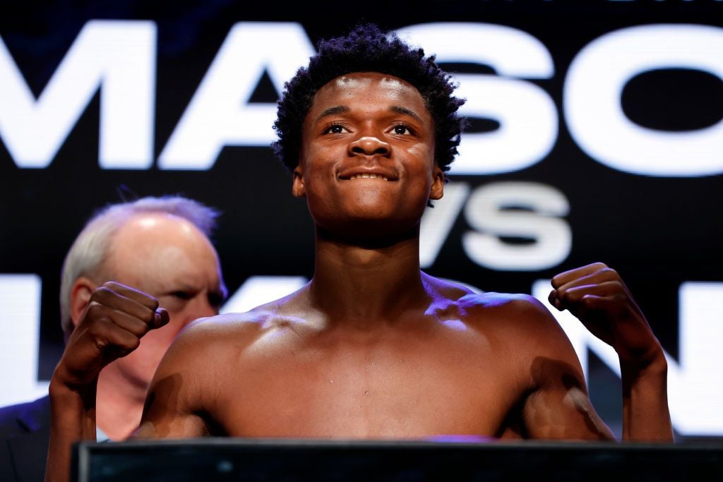 Mason bullies Bell to retain WBO title by 12th-round KO