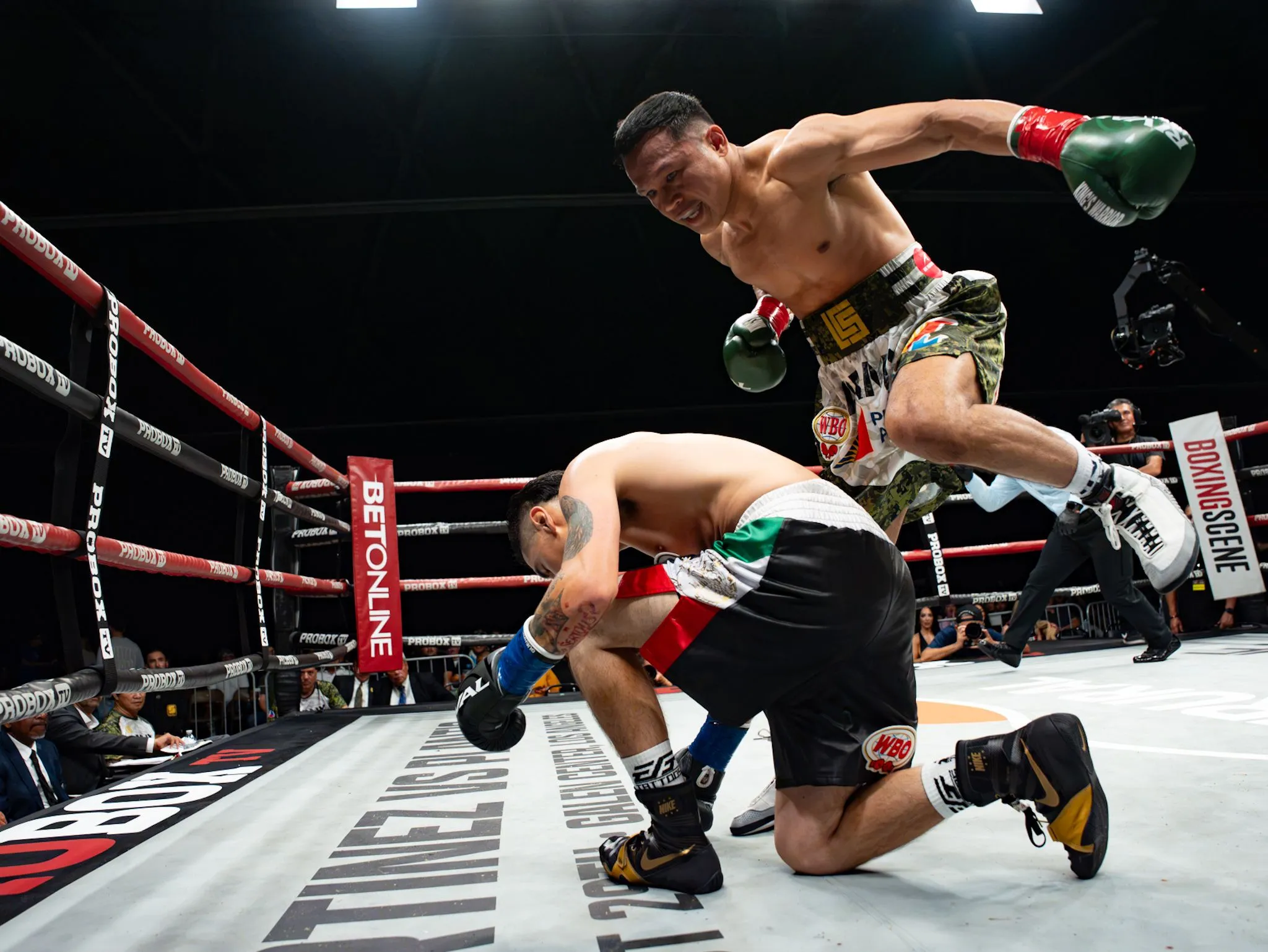 Charly Suarez's short work keeps him on trail of Navarrete, Lomachenko