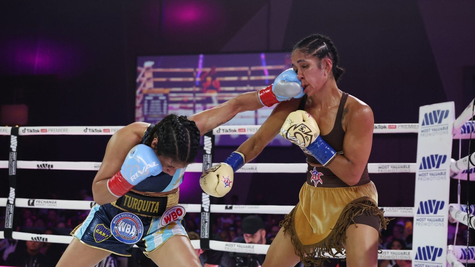Lucrecia Manzur lands a clean overhand right on Amanda Serrano during their bout.