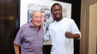Abass Baraou signs with Top Rank ahead of Giovani Santillan return