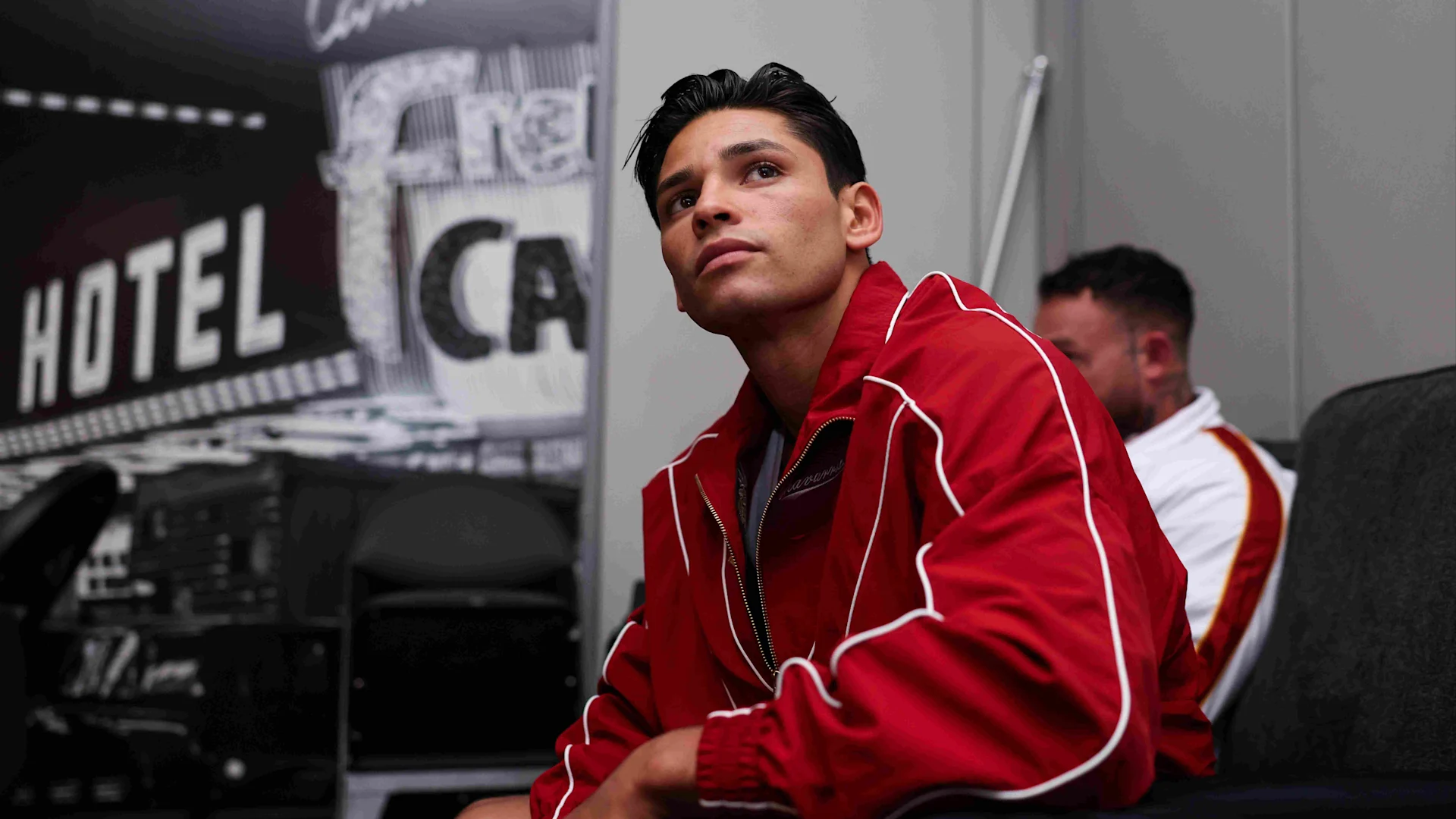 Familiar trainer Santos favors 'dynamic' Garcia to beat Benn