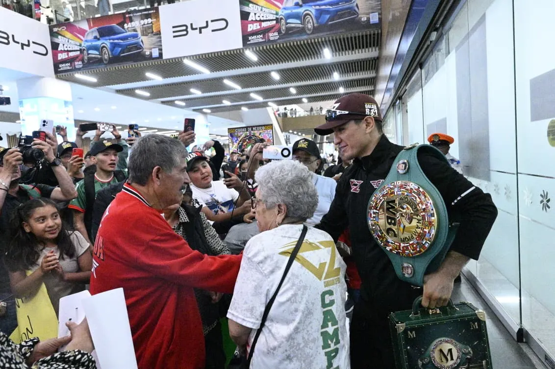 William Zepeda gets hero's welcome on his return to Mexico