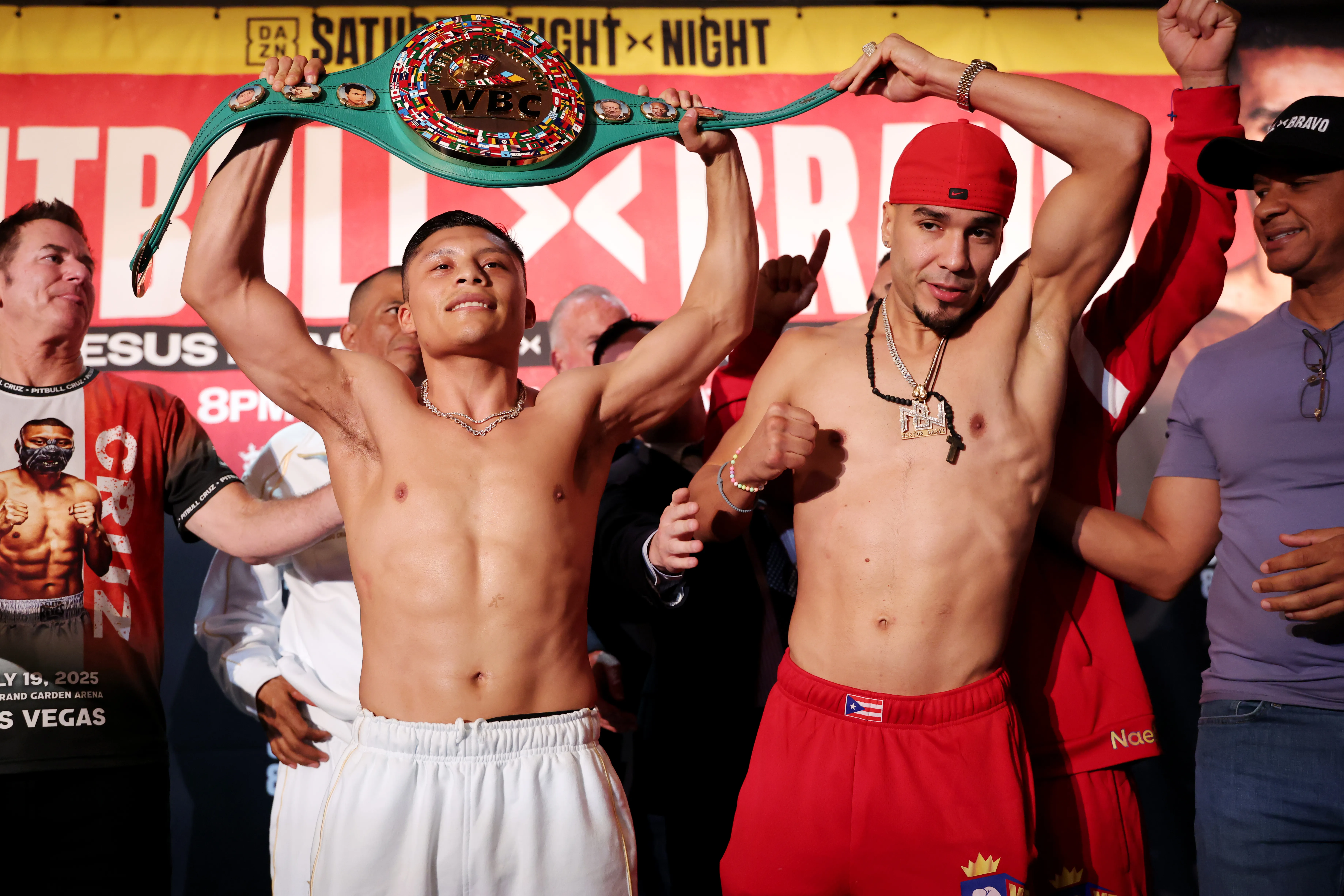 Isaac 'Pitbull' Cruz bares teeth in weigh-in debate with Nestor Bravo's team