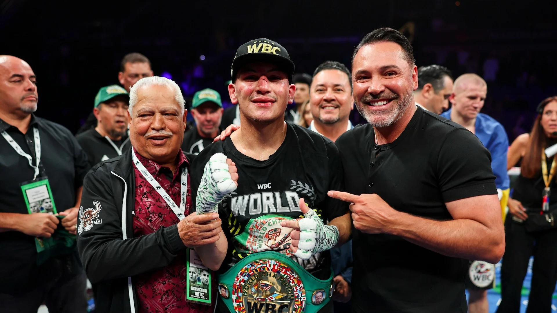 De La Hoya doesn't like Thurman as opponent for Ortiz