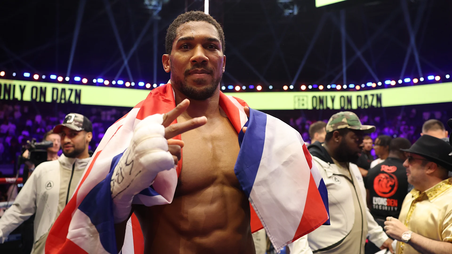 Chisora considers Fury's resume better, but picks Joshua by KO